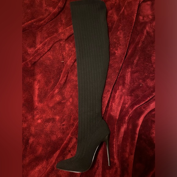 Needs More Attention Knit Over The Knee - Picture 3 of 9